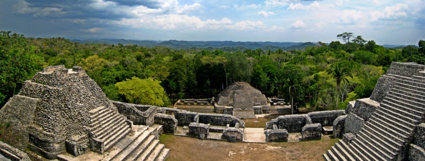 1024px-Panorama_atop_Caracol