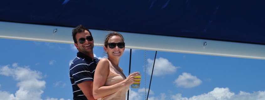 couples sailing and having cocktails on belize charter